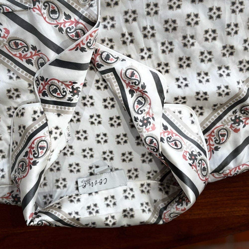 Woman’s White and Black Patterned Shirt To sleep